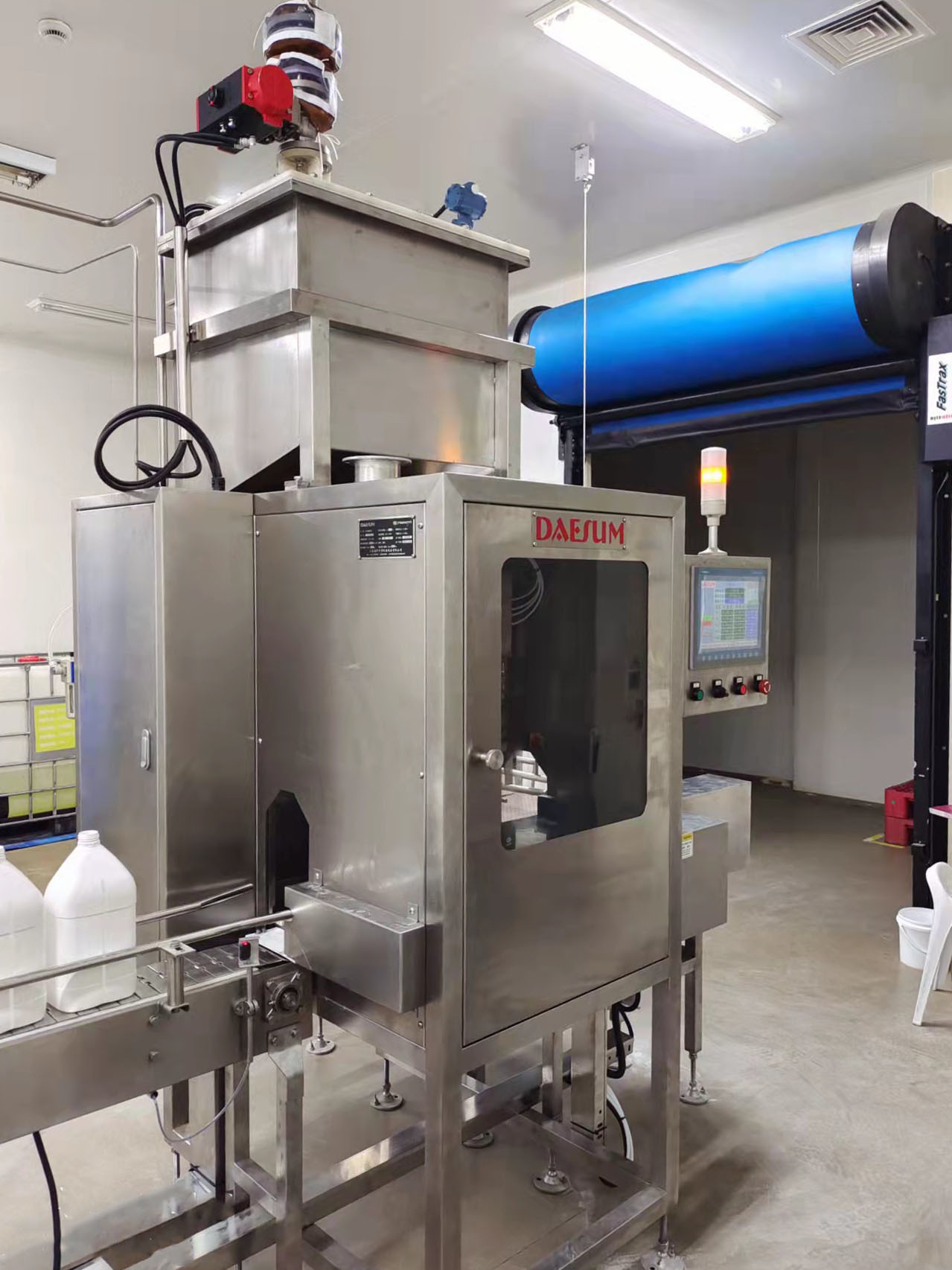 1L-4L Jerrycan Pail Can Tin Fully Automatic 4 Nozzles Mesh Conveyor Chemical Liquid Engine Oil Ex-proof Filling Machine